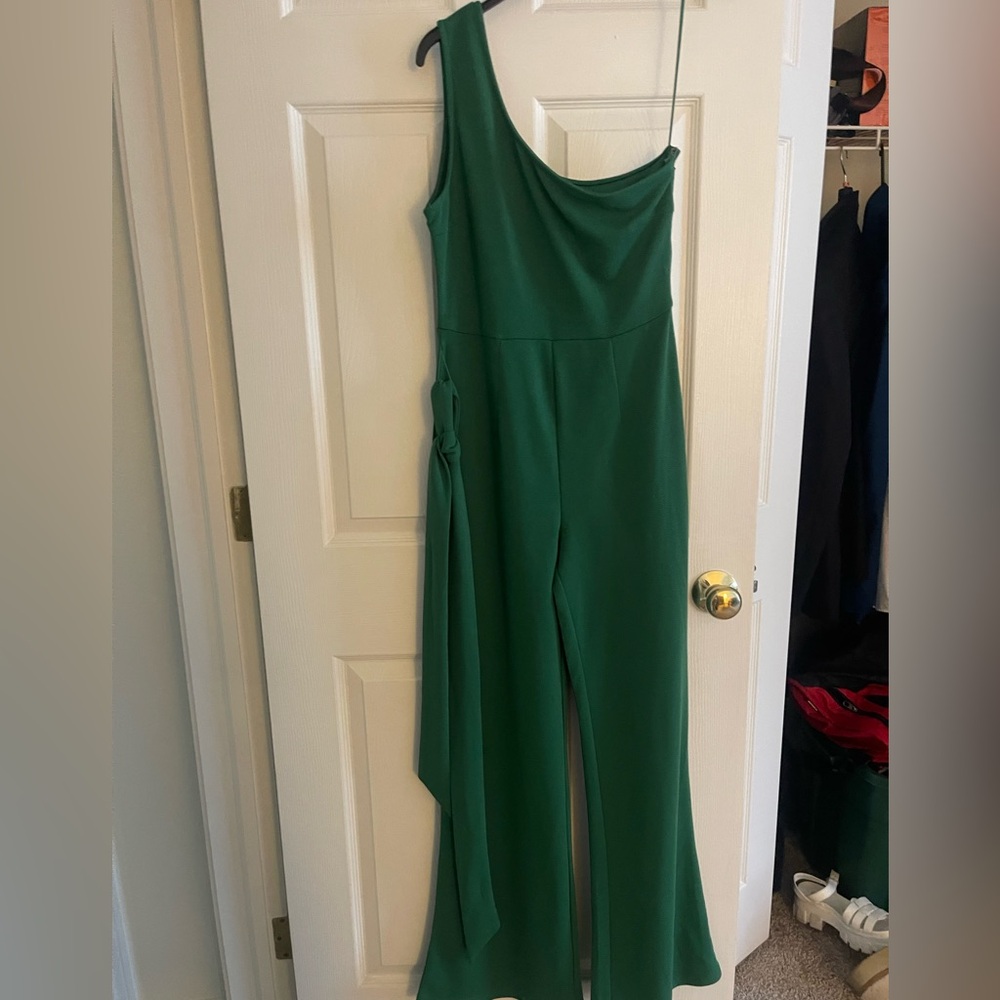 Elegant Green One-Shoulder Pant Suit